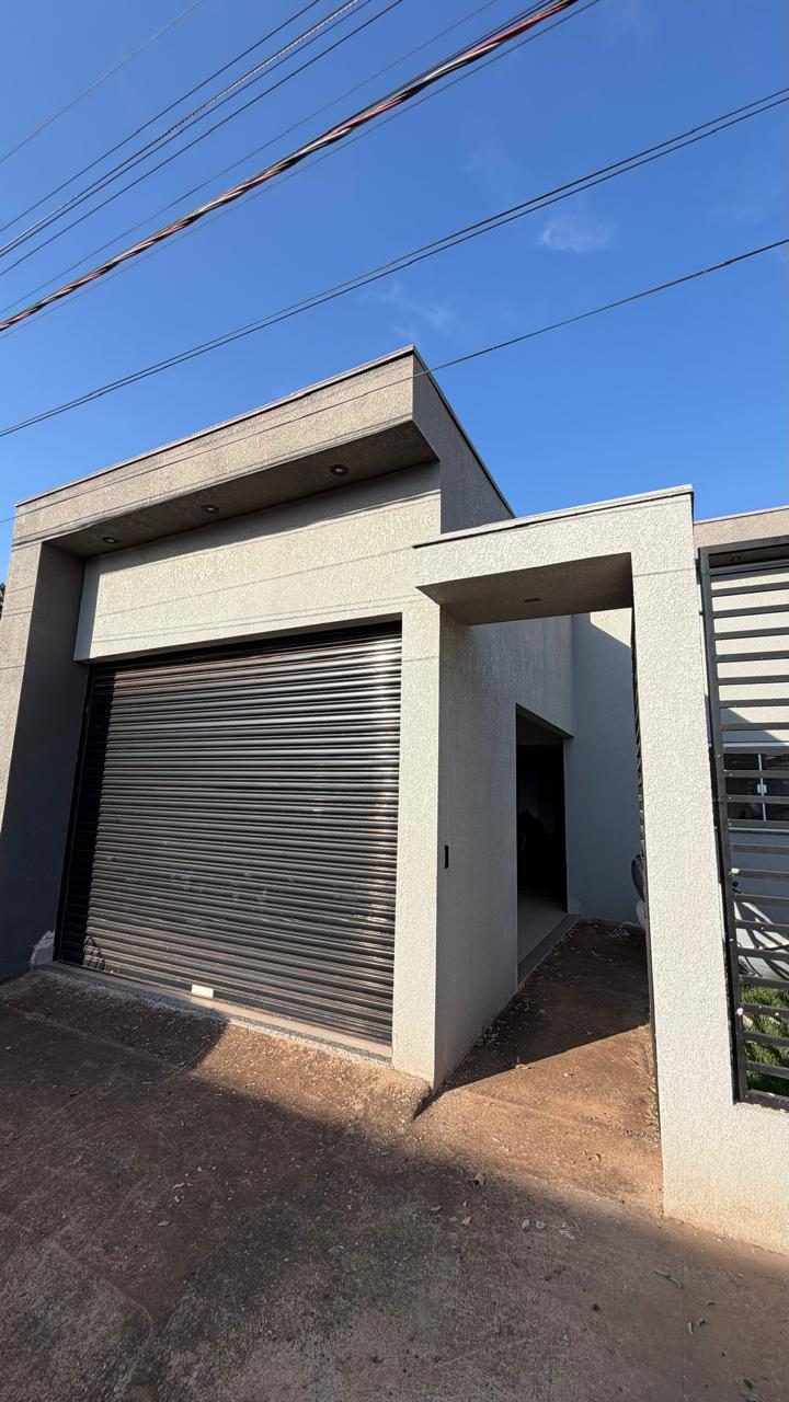 Fachada e garagem