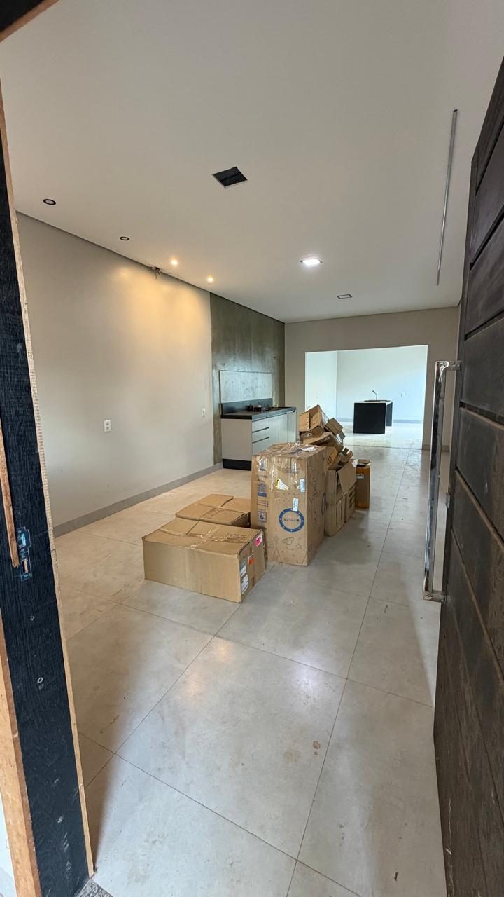 Entrada, sala e cozinha